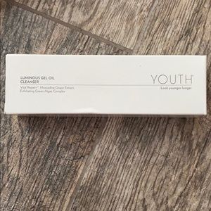 Youth luminous gel oil cleanser